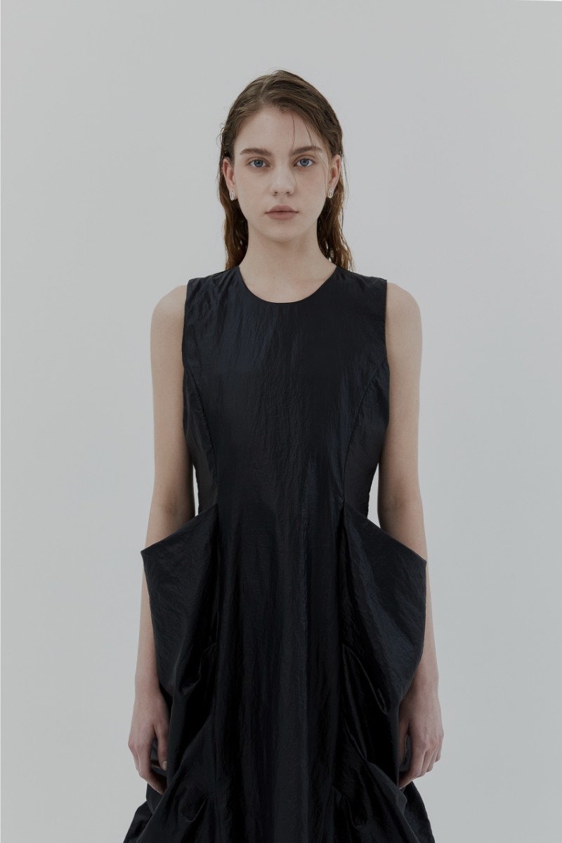 Drape Pocket Sleeveless Dress [ Black ]