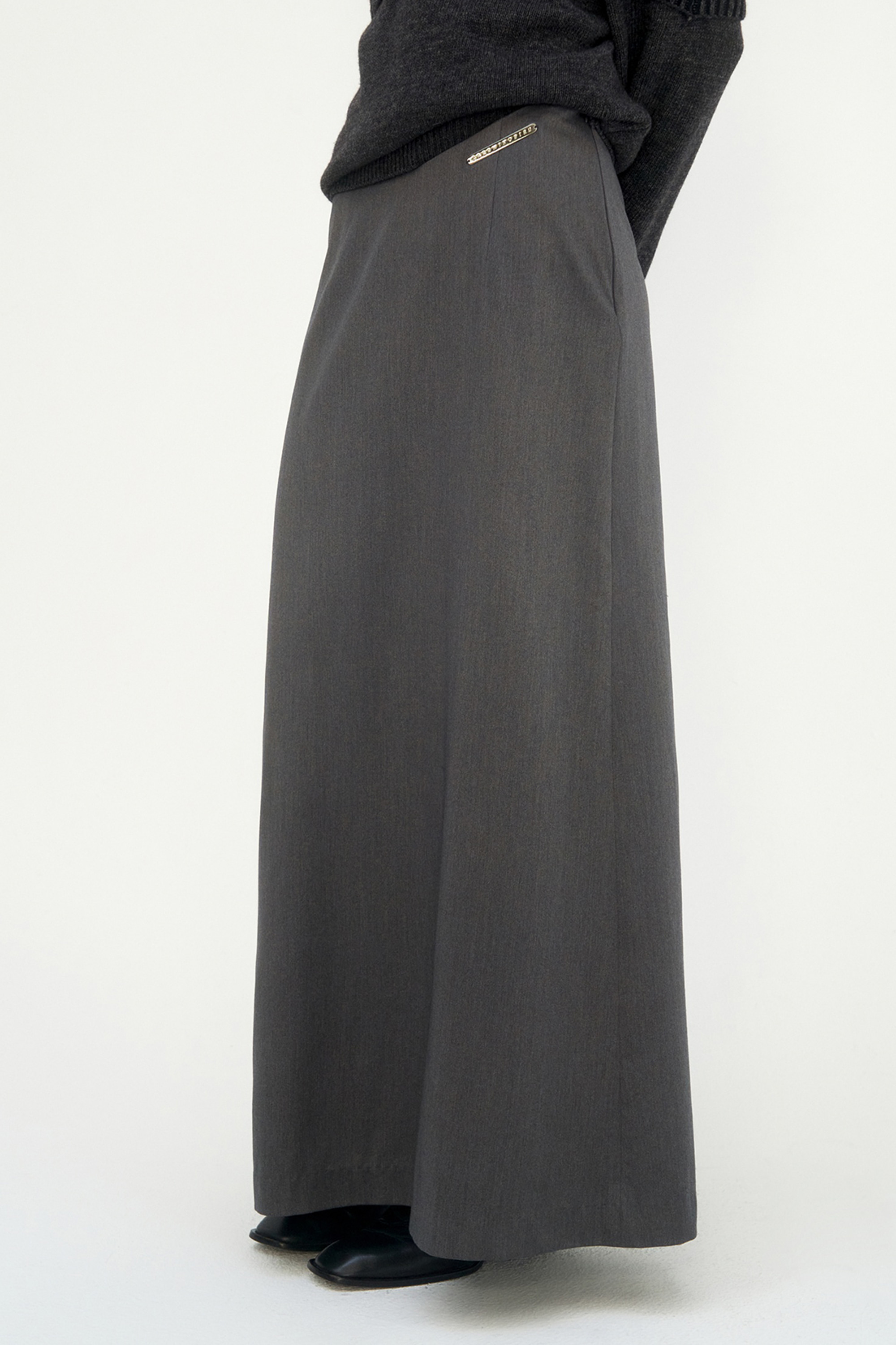 V Low-Waist Long Skirt [ Charcoal ]