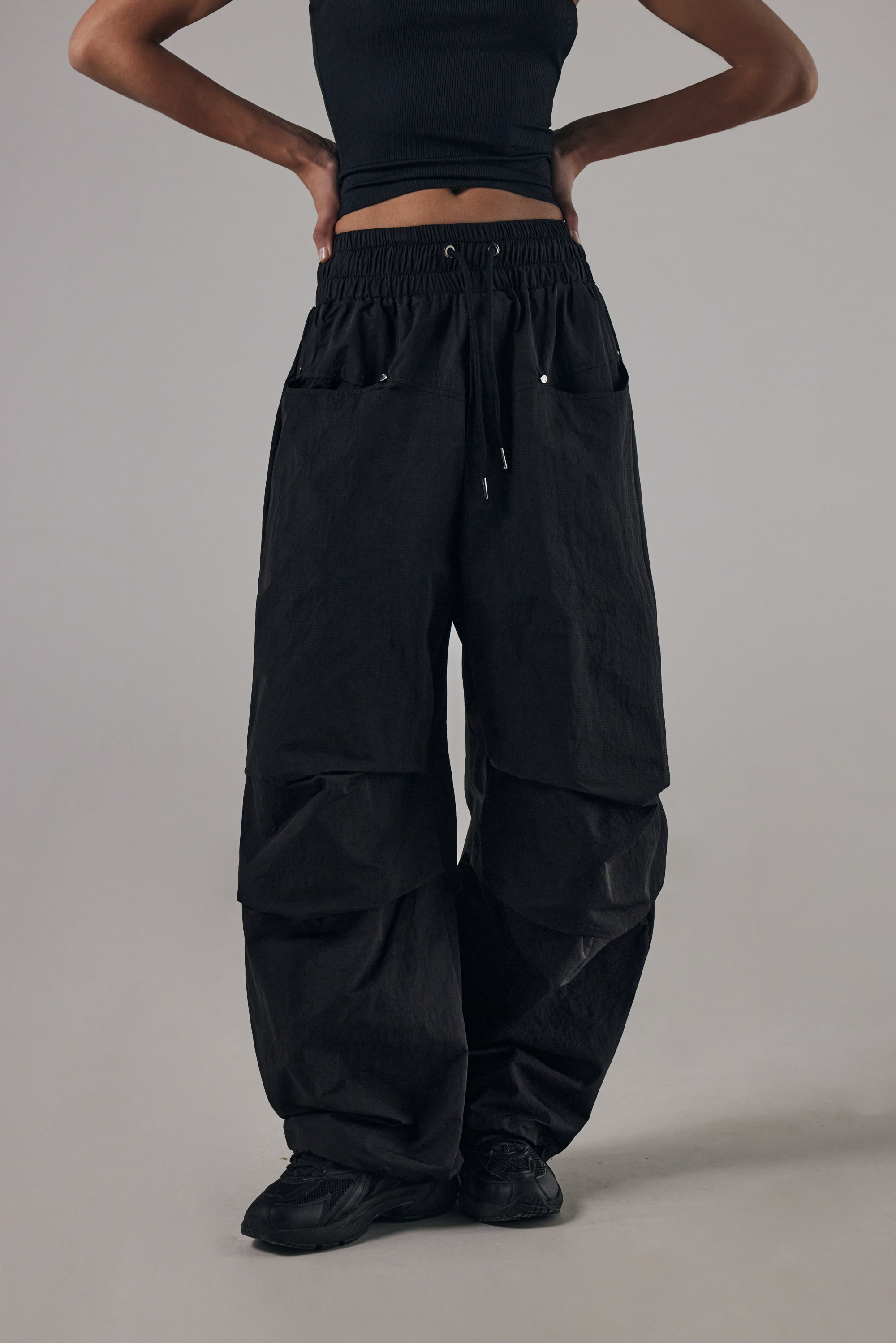 Round Rivet Nylon Set-up Pants [ Black ]